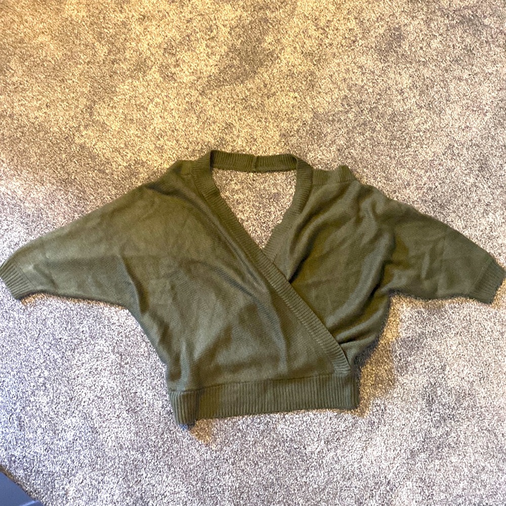 TOBI Y2K V-NECK CROPPED SWEATER SIZE SMALL OLIVE GREEN EUC!
